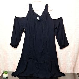 Ladies black cold shoulder dress size 3X.